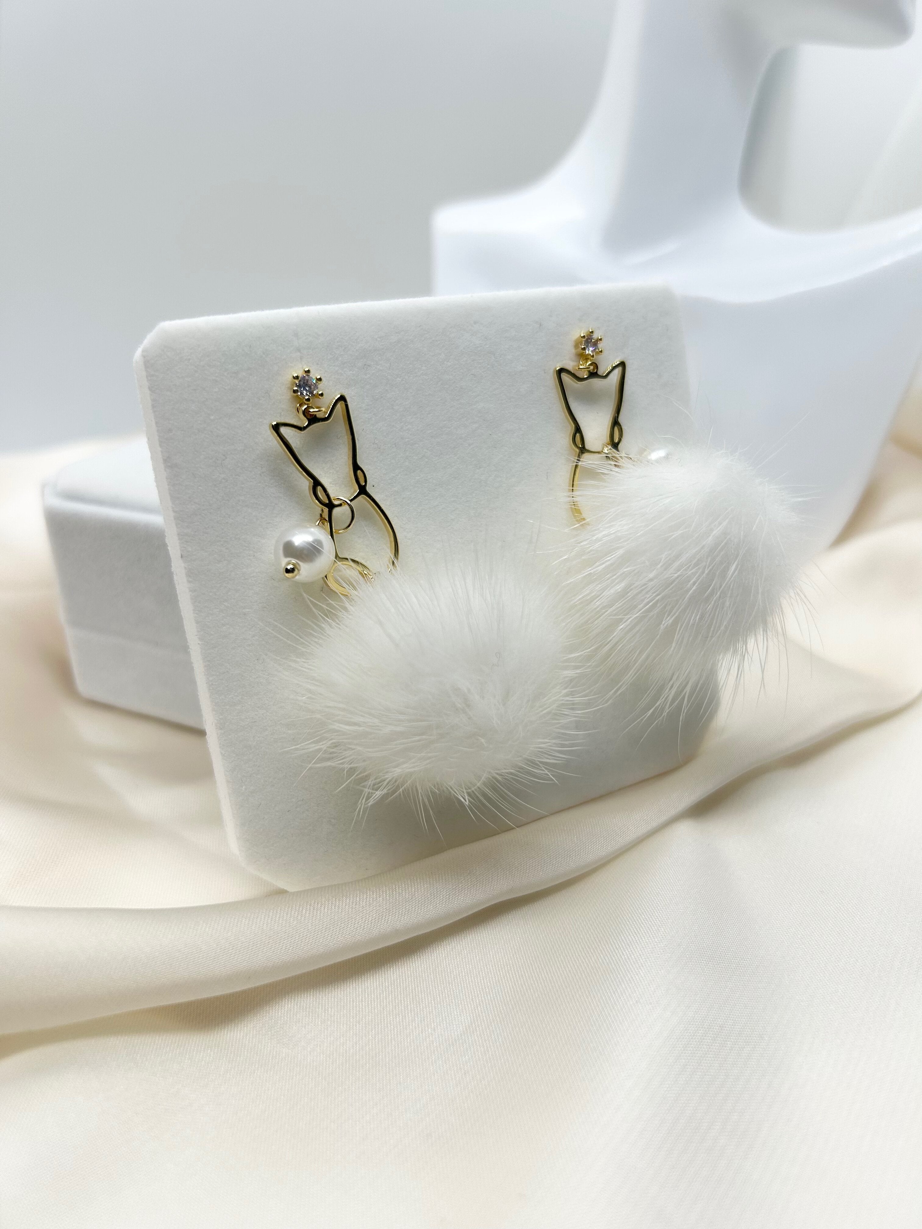 Snow Kitty Earrings