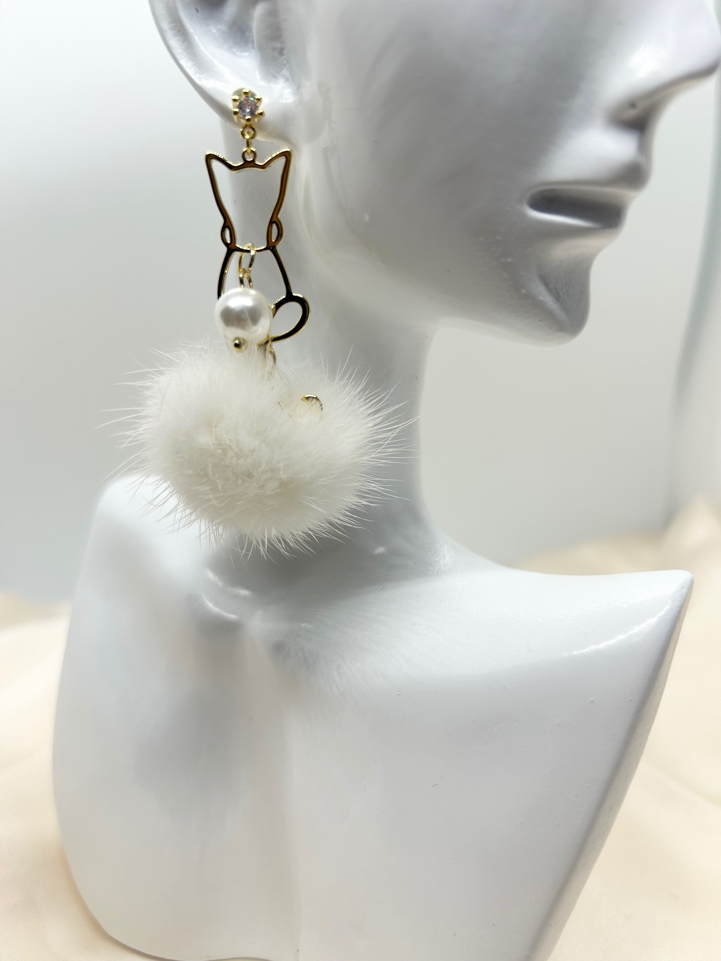 Snow Kitty Earrings